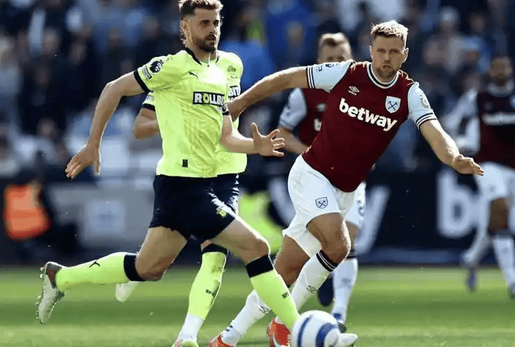 德甲中游卡位战!弗赖堡主场不败金身迎战科隆,防线漏洞对决谁能取胜?