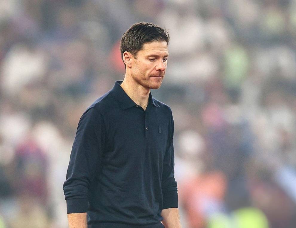 英超5轮不胜仅领先曼联1分,西媒曝利物浦联系阿隆索,斯洛特危险了