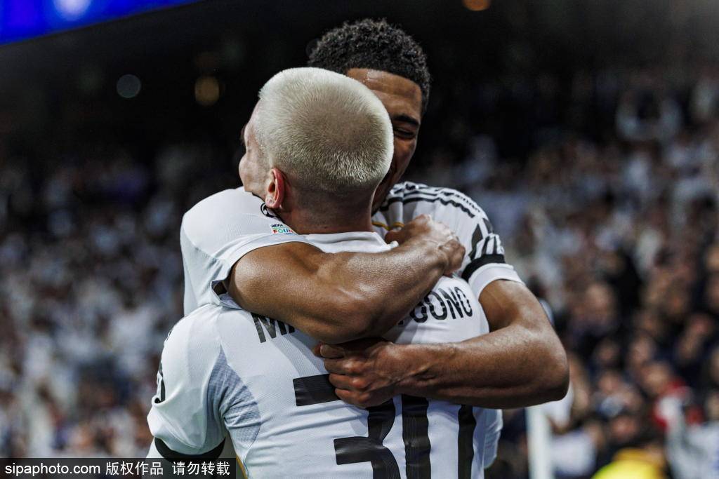 阿诺德社媒声援维尼修斯:足球场上的团结与友爱