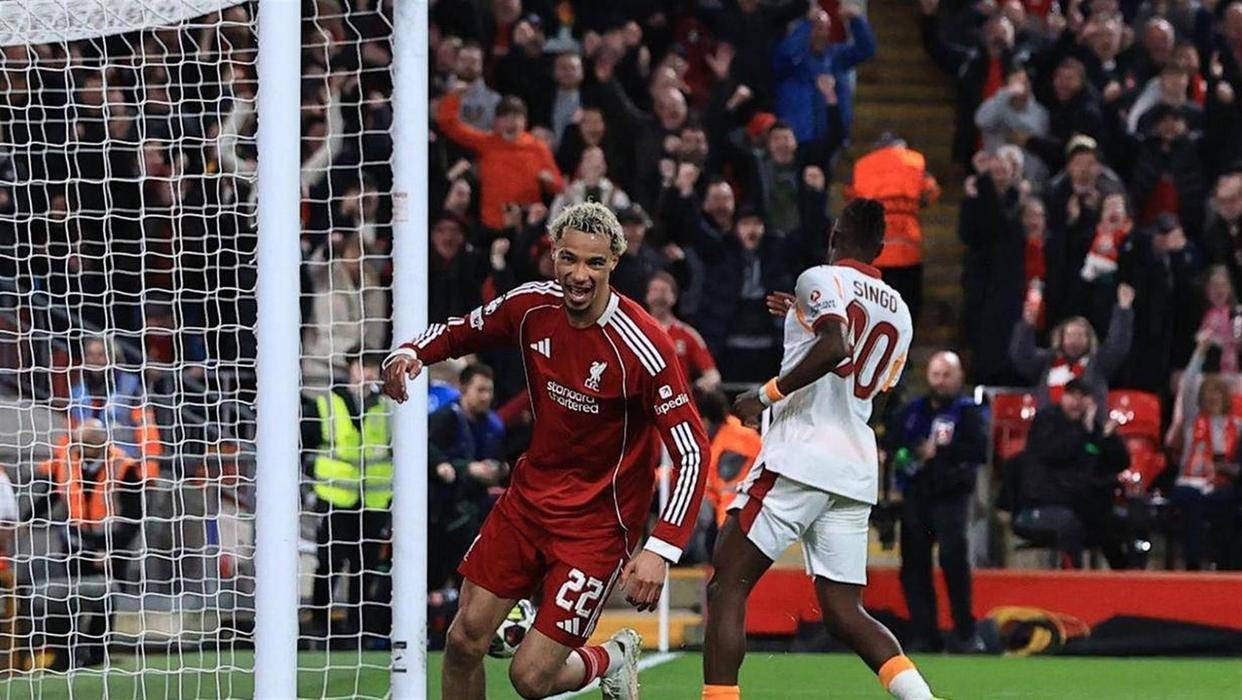 4-1大逆转!利物浦放弃传控反而赢了,斯洛特一招化解帅位危机